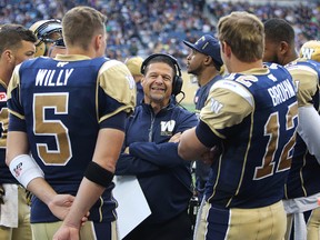 Bellefeuille, centre: Why is this man smiling? (Winnipeg Sun files)