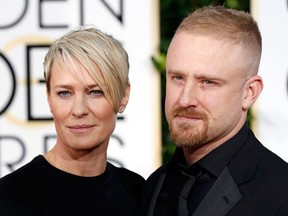 Actors Robin Wright and Ben Foster arrive at the 72nd Golden Globe Awards in Beverly Hills, California January 11, 2015.  (REUTERS/Mario Anzuoni)