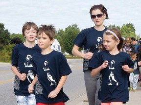 The Hendel family runs in Tillsonburg's 2014 Terry Fox Run. (CHRIS ABBOTT/TILLSONBURG NEWS)