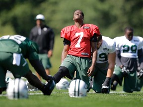 Jets quarterback Geno Smith (7) grimaces as he stretches during practice in Florham Park, N.J., on Monday, Sept. 7, 2015 (Mel Evans/AP Photo)