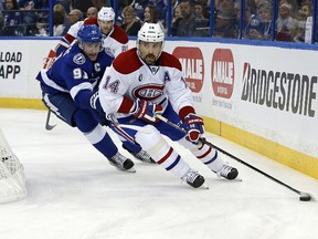 Tomas Plekanec of the Montreal Canadiens avoids the check of Steven Stamkos of the Tampa Bay Lightning in Game 3 of the Eastern Conference semifinals at Amalie Arena on May 6, 2015 in Tampa, Florida. (Mike Carlson/Getty Images/AFP)