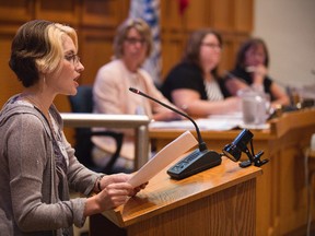 Nikee Steinhoff voices her displeasure with the new sex-ed curriculum at a meeting of the Thames Valley District School Board in London, Ont. on Tuesday September 8, 2015. Steinhoff is the mother of four daughters aged between 2 months and six years old. (DEREK RUTTAN, The London Free Press)