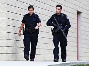 Police tactical officers respond to a shooting scene in Edmonton, Alta. in 2015. FIEL PHOTO