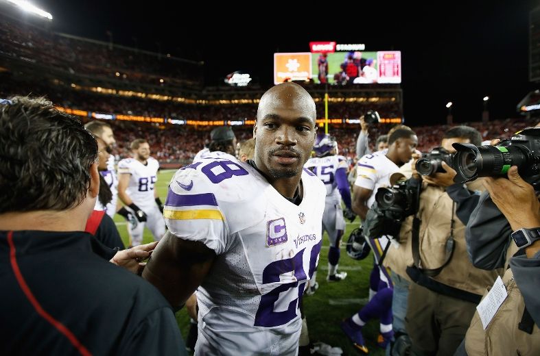 Vikings' Adrian Peterson calls team 'embarrassing' in opener