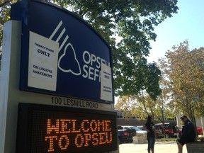 Ontario jail workers protest at OPSEU Wednesday, Sept. 16, 2015. (Terry Davidson/Toronto Sun)