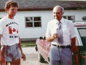 Ron Calhoun, national special events chairperson of the Marathon of Hope, introduces Terry Fox in Calhoun?s hometown of Thamesford on July 16, 1980, as Fox made his way through Southwestern Ontario. (Canadian Museum of History)