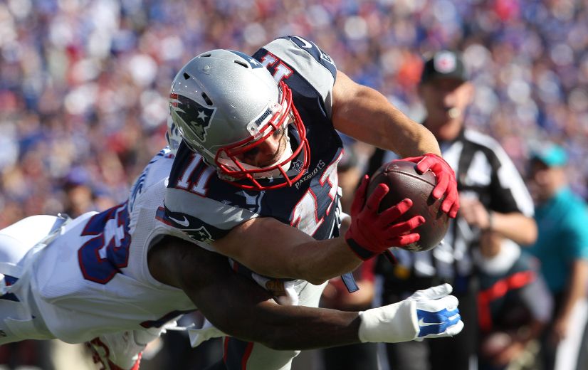 Brady Throws For 466 Yards, Leads Patriots Past Bills 40-32