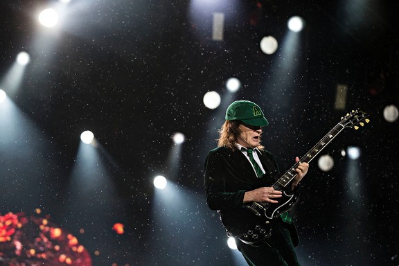 AC/DC reigns in the rain at Edmonton's Commonwealth Stadium | Edmonton Sun