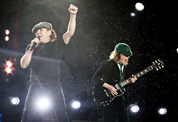AC/DC reigns in the rain at Edmonton's Commonwealth Stadium | Edmonton Sun