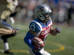 Montreal Alouettes' Stefan Logan runs for a touchdown against Winnipeg Blue Bombers during the first half of their CFL football game in Montreal, September 20, 2015. REUTERS/Christinne Muschi