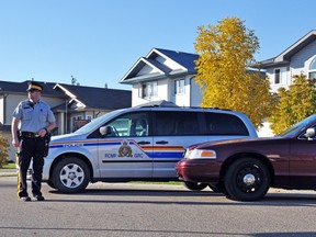 Fort Saskatchewan Mounties at the scene of an investigation involving gunplay, Oct. 2, 2015. (Omar Mosleh/Fort Saskatchewan Record/Postmedia Network)