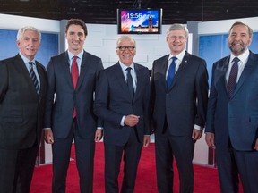From left to right: Bloc Quebecois leader Gilles Duceppe, Liberal leader Justin Trudeau, moderator Pierre Bruneau, Conservative leader and Prime Minister Stephen Harper and New Democratic Party leader Thomas Mulcair pose for photos before the start of the French language leaders' debate in Montreal, Quebec October 2, 2015. Canadians go to the polls in a federal election on October 19, 2015.  REUTERS/Joel Lemay/Pool