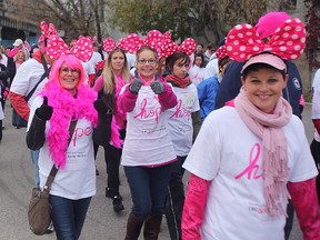 Runners participate in the Run for the Cure for breast cancer in Winnipeg, Man. Sunday, Oct. 4, 2015. (Brian Donogh/Winnipeg Sun/Postmedia Network)