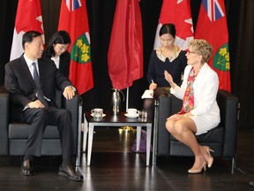 Premier Kathleen Wynne meets with Luo Zhijun, Party Secretary of Jiangsu Province Wednesday, Oct. 7, 2015 in Toronto. (ANTONELLA ARTUSO/Toronto Sun)
