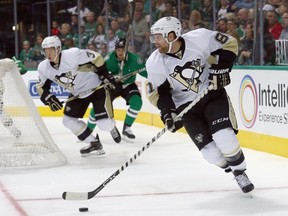 Phil Kessel of the Pittsburgh Penguins controls the puck against the Dallas Stars in the first period at American Airlines Center in Dallas on Oct. 8, 2015. (Tom Pennington/Getty Images/AFP)