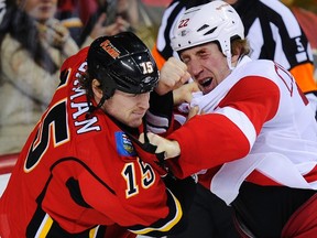 Calgary Flames' Tim Jackman (L) and Detroit Red Wings' Mike Commodore exchange blows during the first period of their NHL hockey game in Calgary, Alberta January 31, 2012. REUTERS/Todd Korol