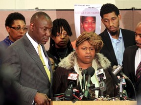 Samaria Rice (C), the mother of Tamir Rice, the 12-year old boy who was fatally shot by police last month while carrying what turned out to be a replica toy gun, speaks during a news conference in Cleveland, Ohio, in this file photo taken December 8, 2014. (REUTERS/Aaron Josefczyk/Files)