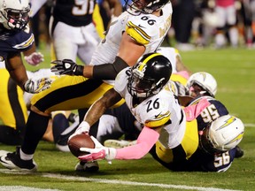 Steelers running back Le'Veon Bell scores a touchdown against the Chargers with no time left in the game during NFL action in San Diego on Monday, Oct. 12, 2015. (Lenny Ignelzi/AP Photo)
