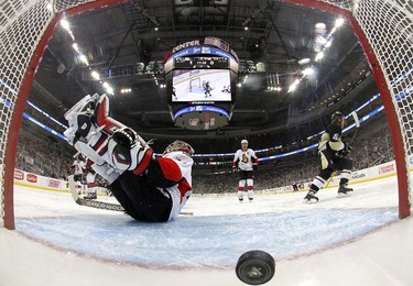 PITTSBURGH, PA - OCTOBER 15: Daniel Sprong #41 of the Pittsburgh Penguins celebrates after scoring his first NHL goal on Craig Anderson #41 of the Ottawa Senators in the second period during the game at Consol Energy Center on October 15, 2015 in Pittsburgh, Pennsylvania.   Justin K. Aller/Getty Images/AFP
== FOR NEWSPAPERS, INTERNET, TELCOS & TELEVISION USE ONLY ==