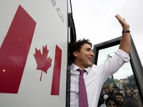 Liberal leader Justin Trudeau waves while boarding his campaign bus in Richmond Hill, Ontario, October 16, 2015. Canadians will go to the polls in a federal election on October 19. REUTERS/Chris Wattie