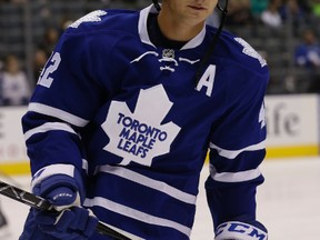 Leafs centre Tyler Bozak suffered a lower-body injury on Friday night in Columbus. (Craig Robertson/Toronto Sun)