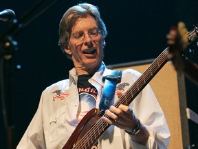 Musician Phil Lesh plays with his former bandmates at a benefit concert at the Warfield Theatre in San Francisco, California, in this file photo taken February 4, 2008.  Lesh, a founding member of influential band the Grateful Dead, has been diagnosed with non-aggressive bladder cancer and has canceled a pair of October concerts, he said in a statement late on Friday.  REUTERS/Robert Galbraith/Files