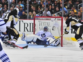 Leafs goalie Jonathan Bernier makes a save against the Penguins on Saturday in Pittsburgh. (AFP/PHOTO)
