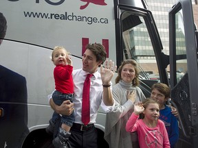 Liberal Leader Justin Trudeau waves with his wife Sophie, sons Hadrien (L), Xavier (R) and daughter Ella-Grace while boarding his campaign bus after voting in Montreal, Oct. 19, 2015.  REUTERS/Christinne Muschi