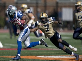 Alouettes' Stefan Logan (left) avoids a tackle by Blue Bombers' Demond Washington during CFL action in Montreal on Sept. 20, 2015. (Christinne Muschi/Reuters)