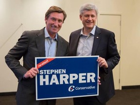 Wayne Gretzky poses with Stephen Harper during a campaign event in Toronto. (Handout/Postmedia Network)
