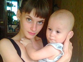 Olga Onipenko with her nine-month-old son. (Vkontakte photo)