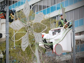 A city crew installs Christmas lights on Portage Avenue in Winnipeg, Man. Sunday Nov. 1, 2015. (Brian Donogh/Winnipeg Sun/Postmedia Network)