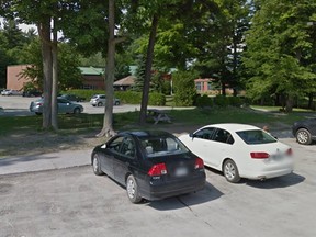 Chelsea elementary school is one of more than a dozen West Quebec board facilities closed today for "secutiry reasons". (Google StreetView image)
