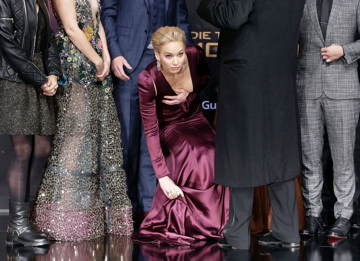 Jennifer Lawrence scrambles after wardrobe malfunction
