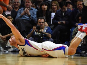 Los Angeles Clippers forward Blake Griffin dives for a loose ball during the second half of an NBA basketball game against the Memphis Grizzlies, Monday, Nov. 9, 2015, in Los Angeles. The Clippers won 94-92. (AP Photo/Mark J. Terrill)