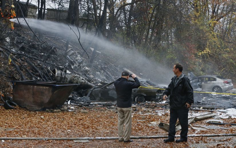 Plane crashes into Ohio apartment building killing 9 Toronto Sun