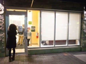 A parent reads the sign on the window after the Ontario Ministry of Education  shut down Cudley Corner Child Care Centre in Vaughan. (Dave Abel/Toronto Sun/Postmedia Network)