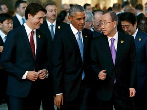 (L-R) Prime Minister Justin Trudeau, U.S. President Barack Obama and United Nations Secretary-General Ban Ki-moon walk together to participate in a family photo with fellow world leaders at the start of the G20 summit at the Regnum Carya Resort in Antalya, Turkey, on Nov. 15, 2015. (REUTERS/Jonathan Ernst)