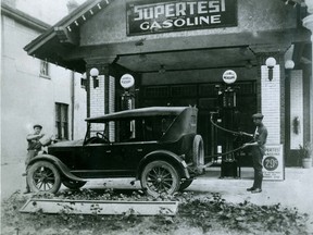Original Supertest gas station still in operation on Dundas street in 1959. (London Free Press files)