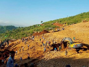 People look for the bodies of miners killed by a landslide in Hpakant jade mine in Kachin state Nov. 21, 2015. Picture taken November 21, 2015. REUTERS/Stringer