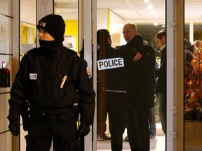 French police cordon the area after an alleged explosive belt was found in Montrouge, near Paris, a week after a series of deadly attacks in the French capital Paris, France, November 23, 2015.  REUTERS/Eric Gaillard