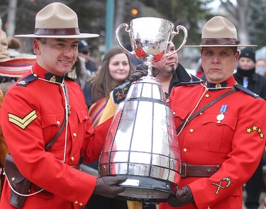 RCMP Corporals Lester Houle (l) and Rick Sinclair carry the Grey Cup to the Manitoba Legislative Building for the kickoff to Grey Cup festivities in Winnipeg, Man. Wednesday November 25, 2015.
Brian Donogh/Winnipeg Sun/Postmedia Network