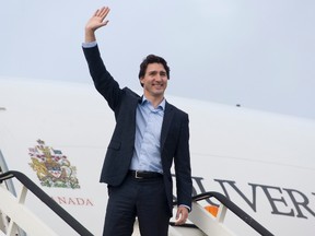 Prime Minister Justin Trudeau boards a government plane before leaving the United Kingdom, in Luton, England, on Nov. 26, 2015. (THE CANADIAN PRESS/Adrian Wyld)