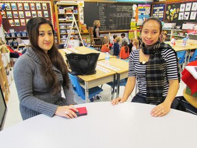 Katherine Jordan, centre and Mitzi Diaz, members of a group of teachers from Panama, visited Rosedale Public School Thursday November 26, 2015 in Sarnia, Ont. The teachers from Panama are spending several months studying English at Lambton College.
(Paul Morden/Sarnia Observer/Postmedia Network)