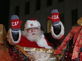 The Santa Claus Parade was fun for kids of all ages. (KEVIN KING/Winnipeg Sun)