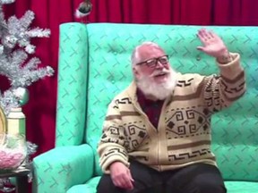 Santa goes hipster at Portland mall. (WishTV/YouTube)