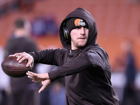 Johnny Manziel of the Cleveland Browns warms up prior to the game against the Baltimore Ravens at FirstEnergy Stadium on November 30, 2015 in Cleveland. (Jason Miller/Getty Images/AFP)