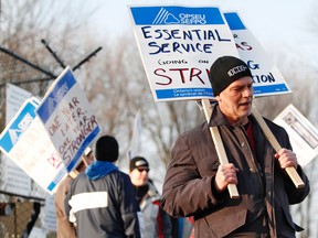 Denis Collin, president of local union representing correctional officers at the Ottawa-Carleton Detention Centre, stands on an "information" picket line out front of the Innes Rd. jail Thursday, Dec. 10, 2015.
MATT DAY/OTTAWA SUN