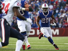 LeSean McCoy of the Buffalo Bills runs the ball against the Houston Texans during the first half at Ralph Wilson Stadium in Orchard Park, NY, on Dec. 6, 2015. (Tom Szczerbowski/Getty Images/AFP)