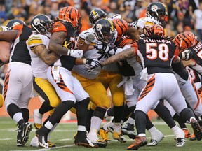 The Cincinnati Bengals and Pittsburgh Steelers scrum after a play in the second half at Paul Brown Stadium. The Steelers won 33-20. Aaron Doster-USA TODAY Sports